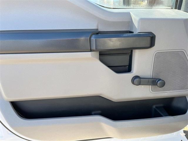 Photo of 2017 Oxford White Ford F-350