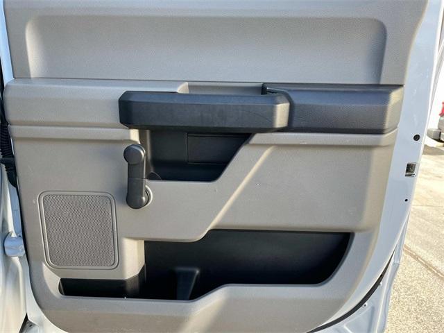 Photo of 2017 Oxford White Ford F-350