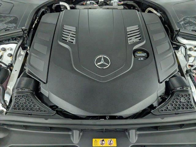 Photo of 2025 MANUFAKTUR Moonlight White Metallic Mercedes-Benz S-Class