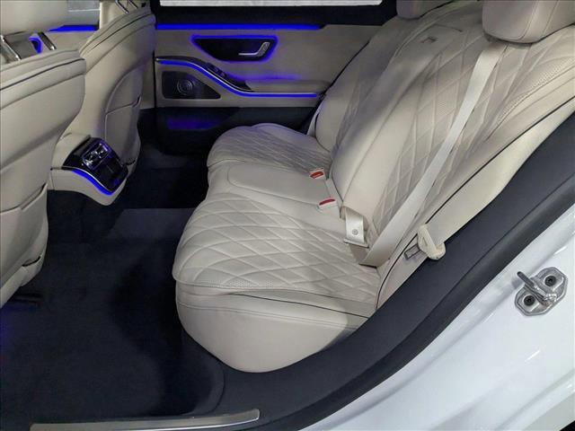 Photo of 2025 MANUFAKTUR Moonlight White Metallic Mercedes-Benz S-Class