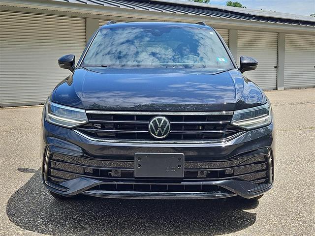 Photo of 2022 Deep Black Pearl Effect Volkswagen Tiguan