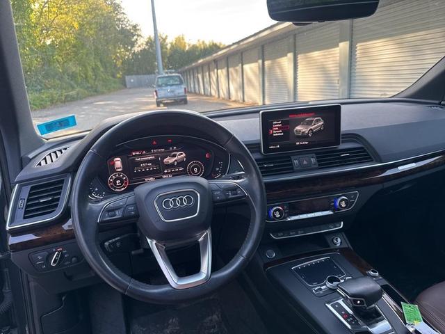 Photo of 2018 Manhattan Gray Metallic Audi Q5