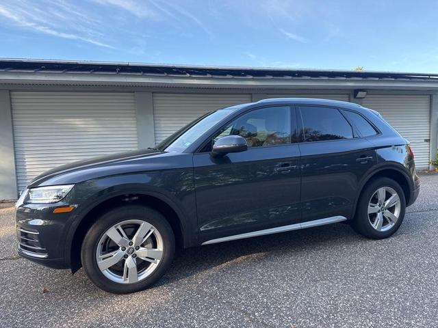 Photo of 2018 Manhattan Gray Metallic Audi Q5