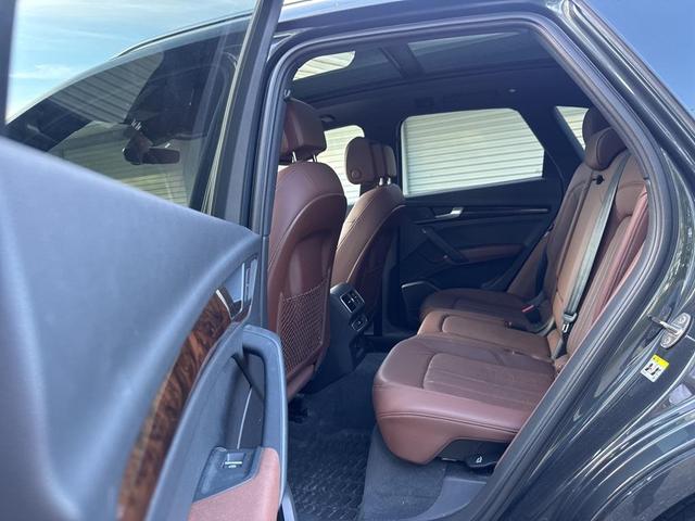 Photo of 2018 Manhattan Gray Metallic Audi Q5