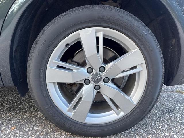 Photo of 2018 Manhattan Gray Metallic Audi Q5