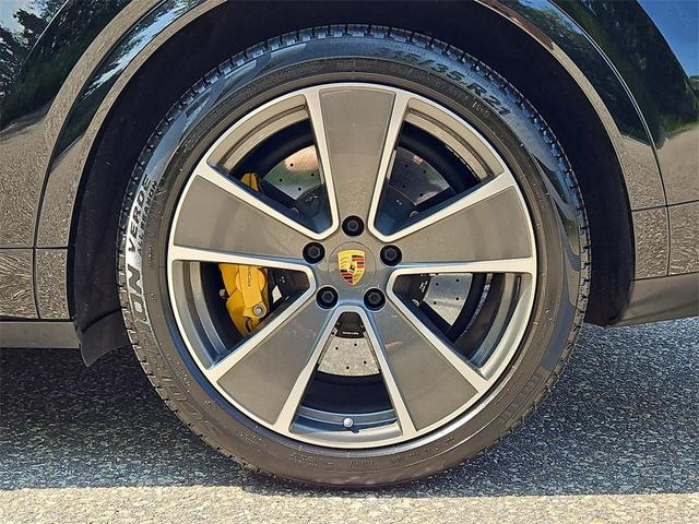 Photo of 2022 Black Porsche Cayenne