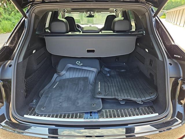 Photo of 2022 Black Porsche Cayenne
