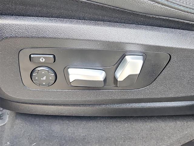 Photo of 2022 Mineral White Metallic BMW X5