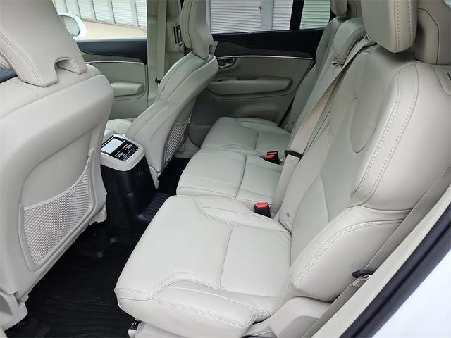 Photo of 2023 Crystal White Metallic Volvo XC90 Recharge Plug-In Hybrid
