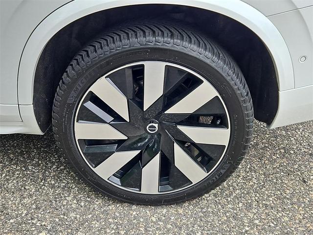 Photo of 2023 Crystal White Metallic Volvo XC90 Recharge Plug-In Hybrid