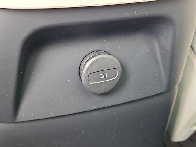 Photo of 2023 Crystal White Metallic Volvo XC90 Recharge Plug-In Hybrid