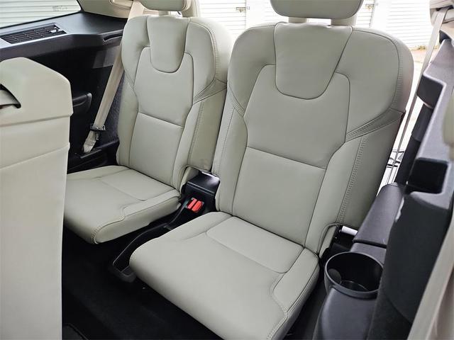 Photo of 2023 Crystal White Metallic Volvo XC90 Recharge Plug-In Hybrid