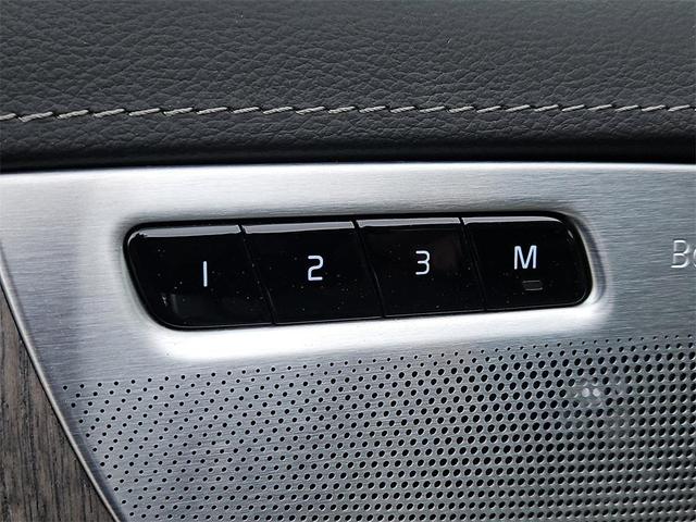 Photo of 2023 Crystal White Metallic Volvo XC90 Recharge Plug-In Hybrid