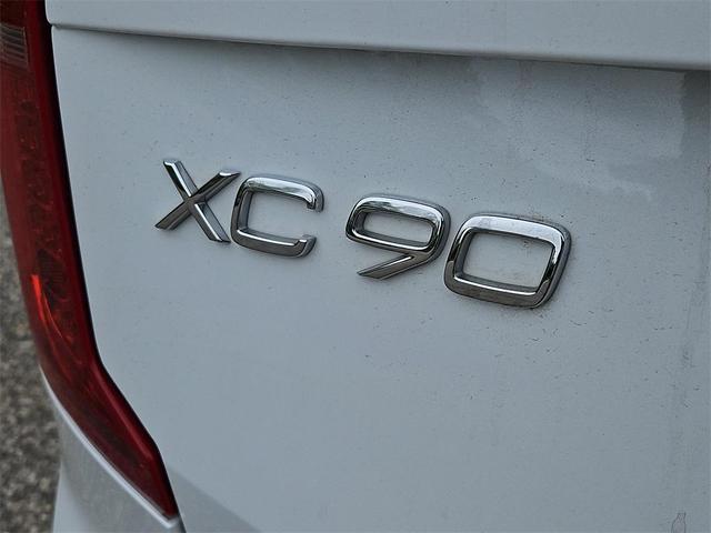 Photo of 2023 Crystal White Metallic Volvo XC90 Recharge Plug-In Hybrid
