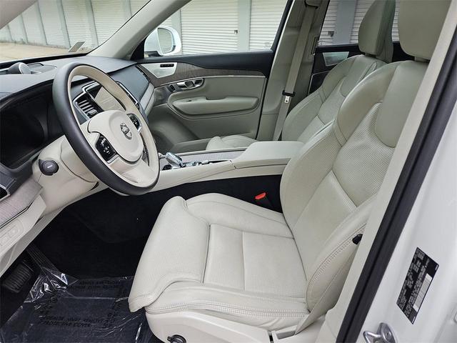 Photo of 2023 Crystal White Metallic Volvo XC90 Recharge Plug-In Hybrid