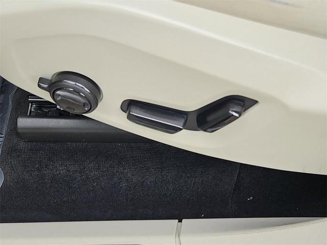 Photo of 2023 Crystal White Metallic Volvo XC90 Recharge Plug-In Hybrid