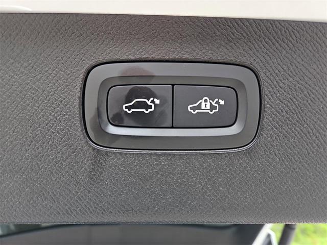 Photo of 2023 Crystal White Metallic Volvo XC90 Recharge Plug-In Hybrid