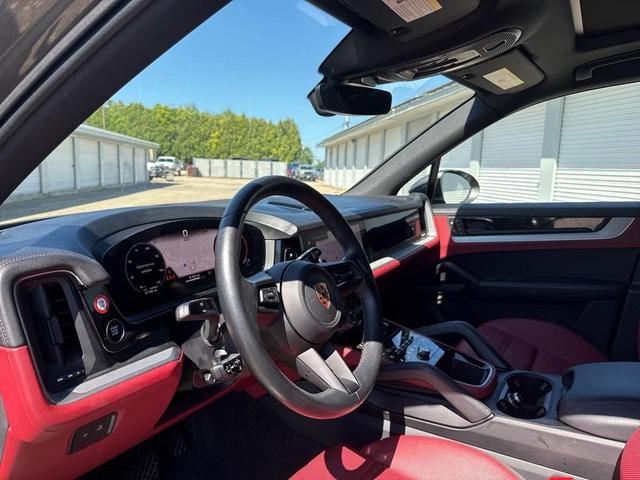 Photo of 2024 Gray Porsche Cayenne