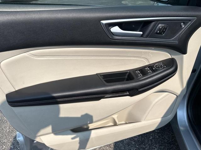 Photo of 2024 Iconic Silver Metallic Ford Edge