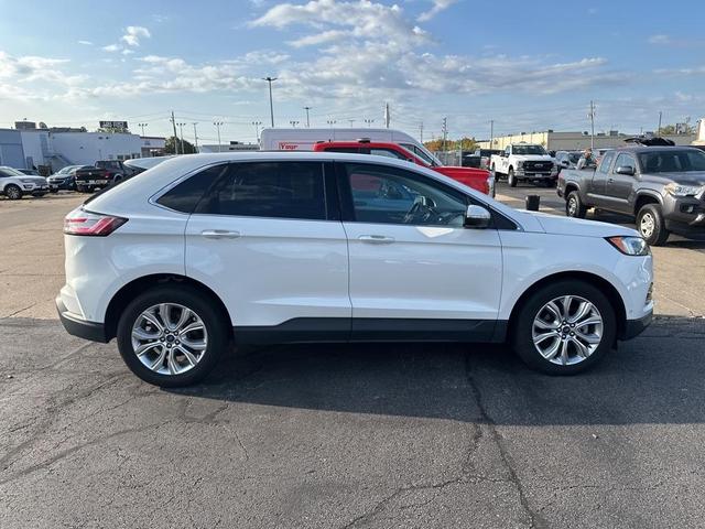 Photo of 2020 Star White Ford Edge