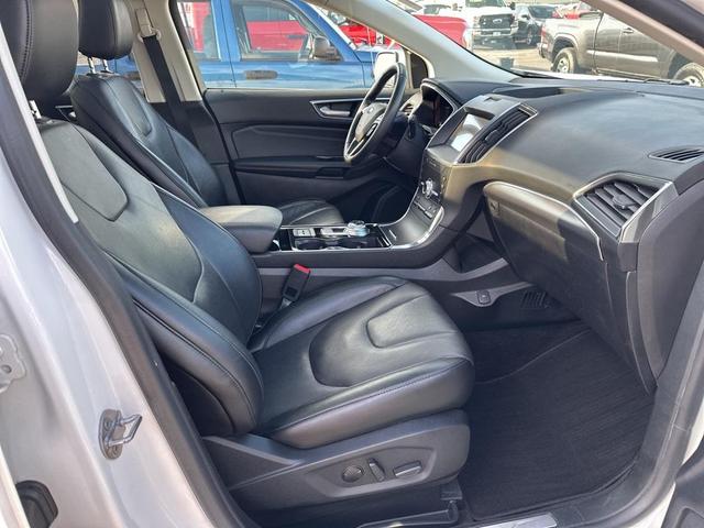 Photo of 2020 Star White Ford Edge