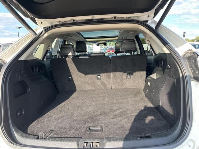 Photo of 2020 Star White Ford Edge