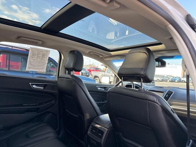 Photo of 2020 Star White Ford Edge