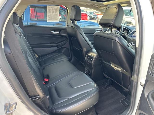 Photo of 2020 Star White Ford Edge