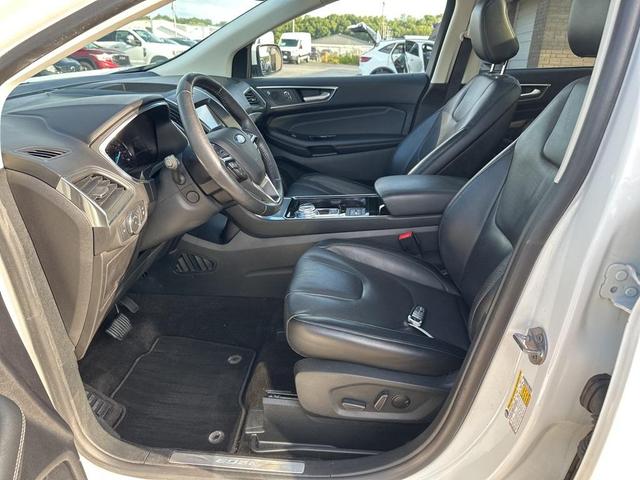 Photo of 2020 Star White Ford Edge