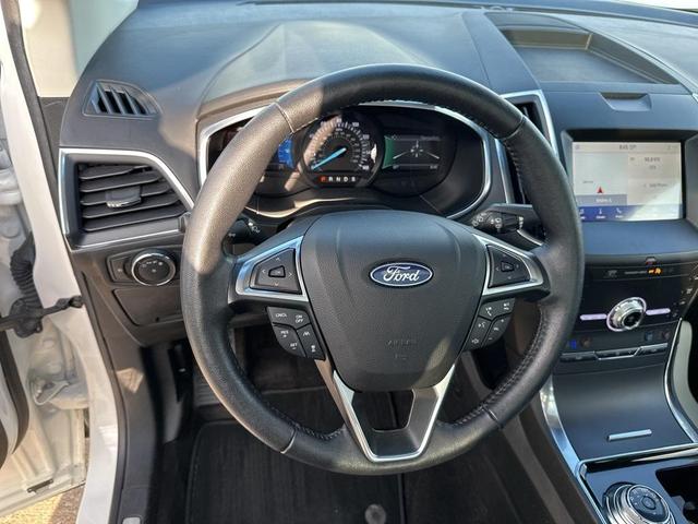 Photo of 2020 Star White Ford Edge