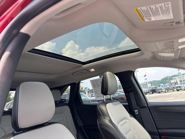 Photo of 2023 Rapid Red Metallic Tinted Clearcoat Ford Escape