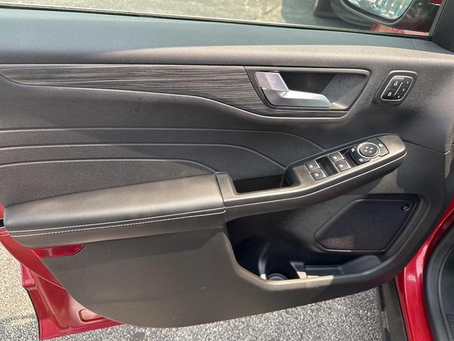 Photo of 2023 Rapid Red Metallic Tinted Clearcoat Ford Escape