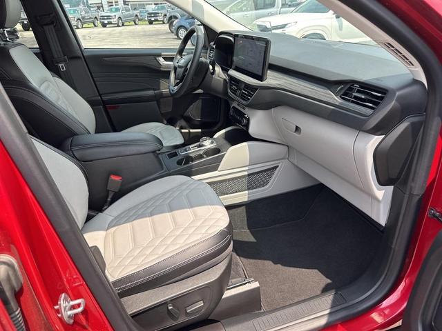 Photo of 2023 Rapid Red Metallic Tinted Clearcoat Ford Escape