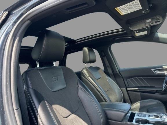 Photo of 2022 Stone Blue Metallic Ford Edge