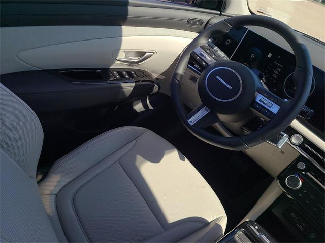 Photo of 2025 Creamy White Pearl Hyundai TUCSON Hybrid