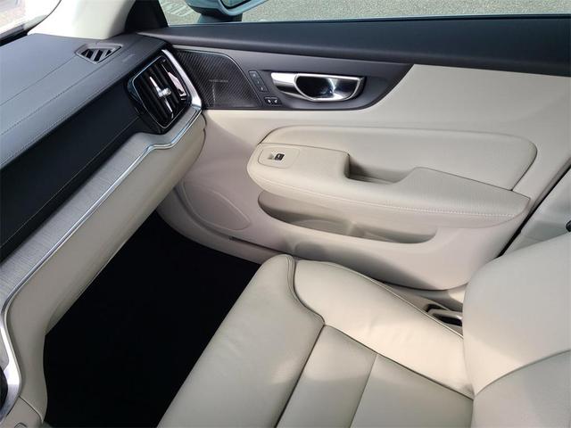 Photo of 2022 Bright Silver Metallic Volvo S60