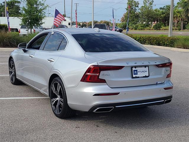 Photo of 2022 Bright Silver Metallic Volvo S60