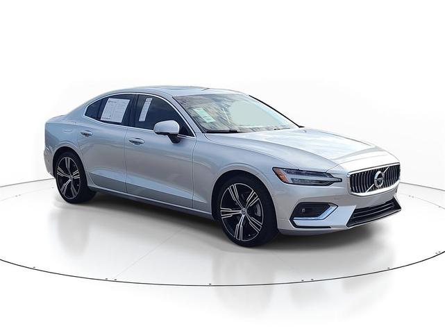 Photo of 2022 Bright Silver Metallic Volvo S60