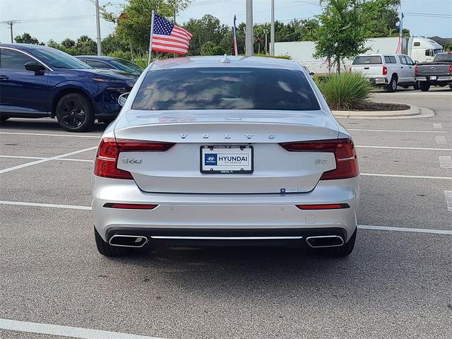 Photo of 2022 Bright Silver Metallic Volvo S60