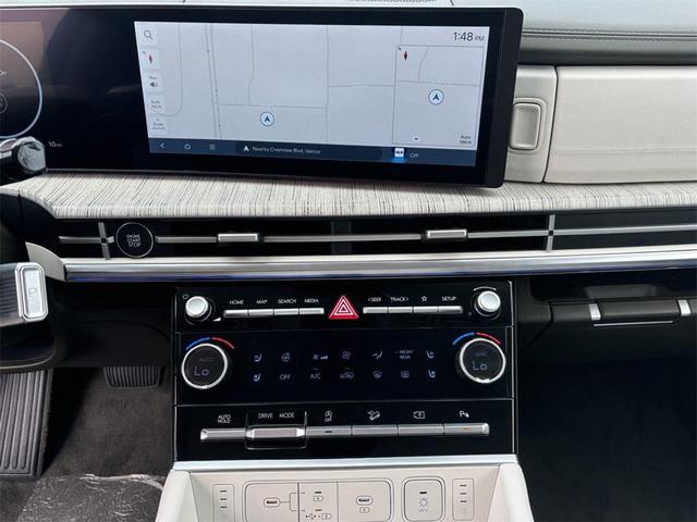 Photo of 2025 Ecotronic Gray Hyundai SANTA FE