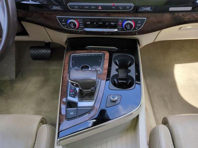 Photo of 2018 Glacier White Audi Q7