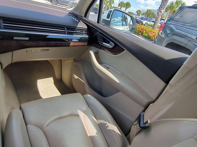 Photo of 2018 Glacier White Audi Q7