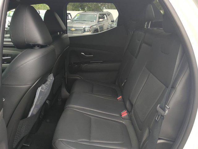 Photo of 2023 Atlas White Hyundai SANTA CRUZ