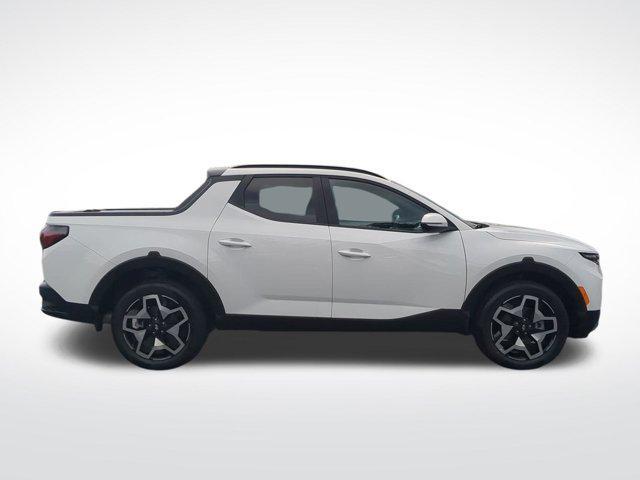 Photo of 2023 Atlas White Hyundai SANTA CRUZ