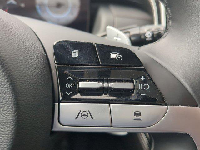 Photo of 2023 Atlas White Hyundai SANTA CRUZ