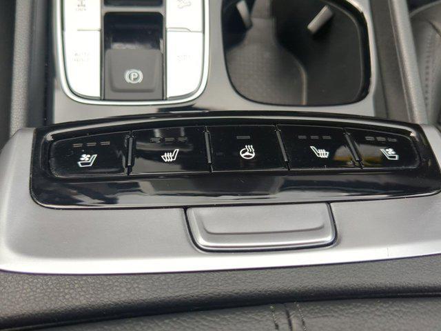 Photo of 2023 Atlas White Hyundai SANTA CRUZ