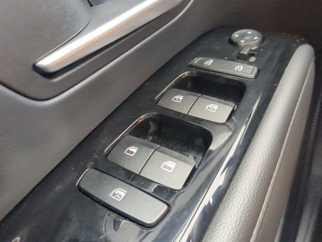 Photo of 2023 Atlas White Hyundai SANTA CRUZ