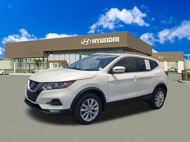 Photo of 2021 Pearl White Tricoat Nissan Rogue Sport