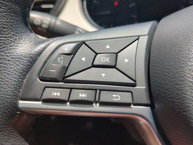 Photo of 2021 Pearl White Tricoat Nissan Rogue Sport