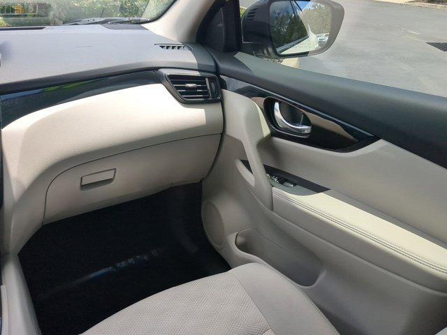 Photo of 2021 Pearl White Tricoat Nissan Rogue Sport